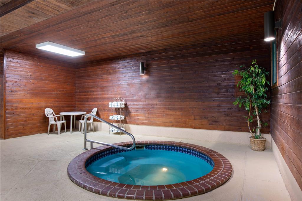 Super 8 by Wyndham Salina I 70 - photo 13