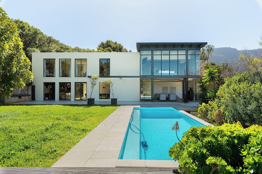 Nooitgedacht Drive 21 — 4-Star Luxury Hotel in Cape Town, South Africa