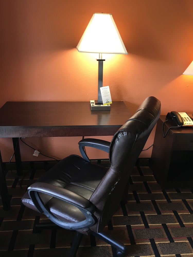 Days Inn by Wyndham Brooksville Dade City - photo 8