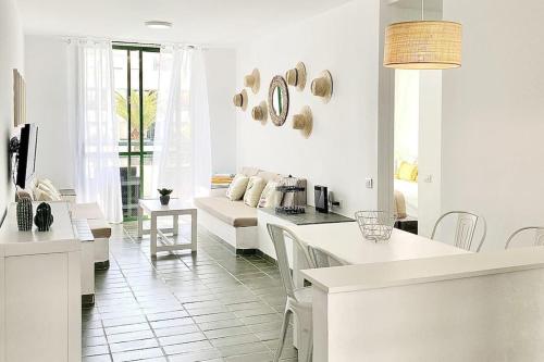 2The Best Location Las AmAcricas & Parking in Playa De Las Americas, Spain