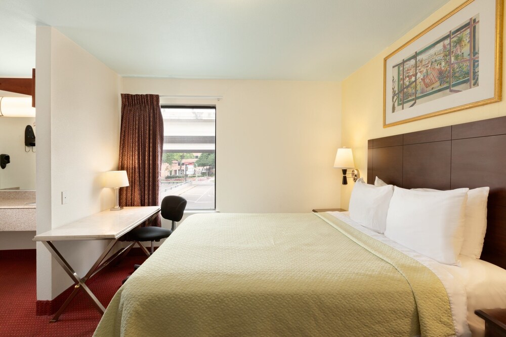 Days Inn By Wyndham Austin University Downtown - photo 9