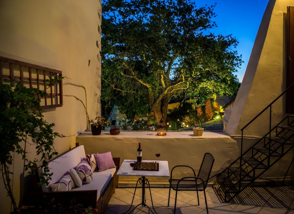 Favela Living Space - last minute hotel in Chania