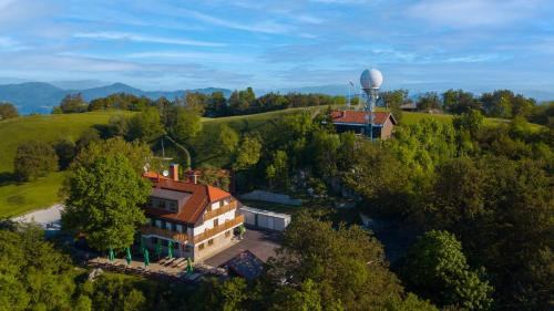 Tončkov dom na Lisci in Sevnica, Slovenia
