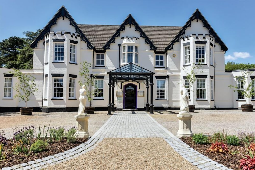 The Carlton Manor Hotel