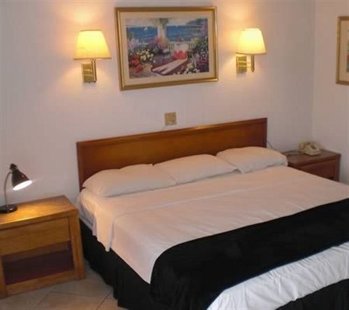 Peaks Hotel and Suites - photo 8