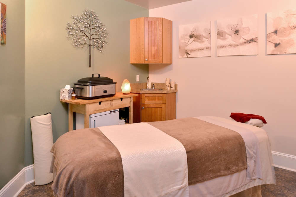 Majestic Inn & Spa - photo 59