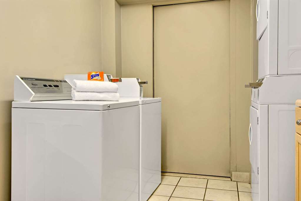 Super 8 by Wyndham Stamford New York City Area - photo 13