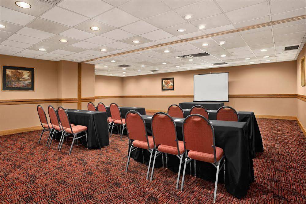 University Inn Austin North - photo 9