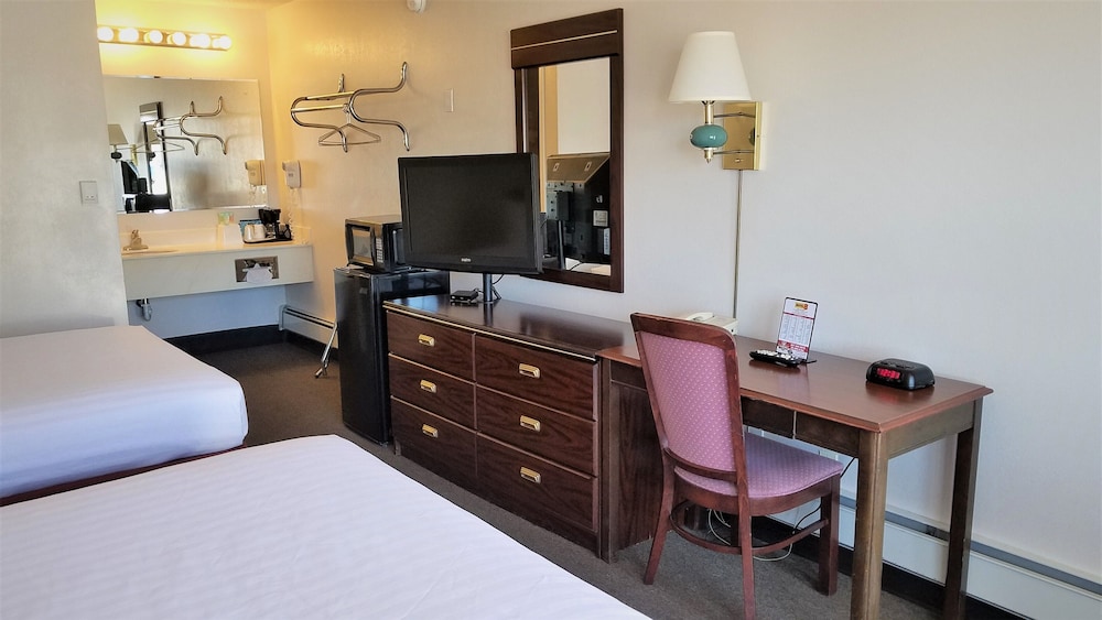 Motel 8 Laramie - photo 13