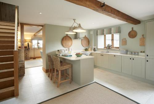The Stone Barn — Downton — photo 2