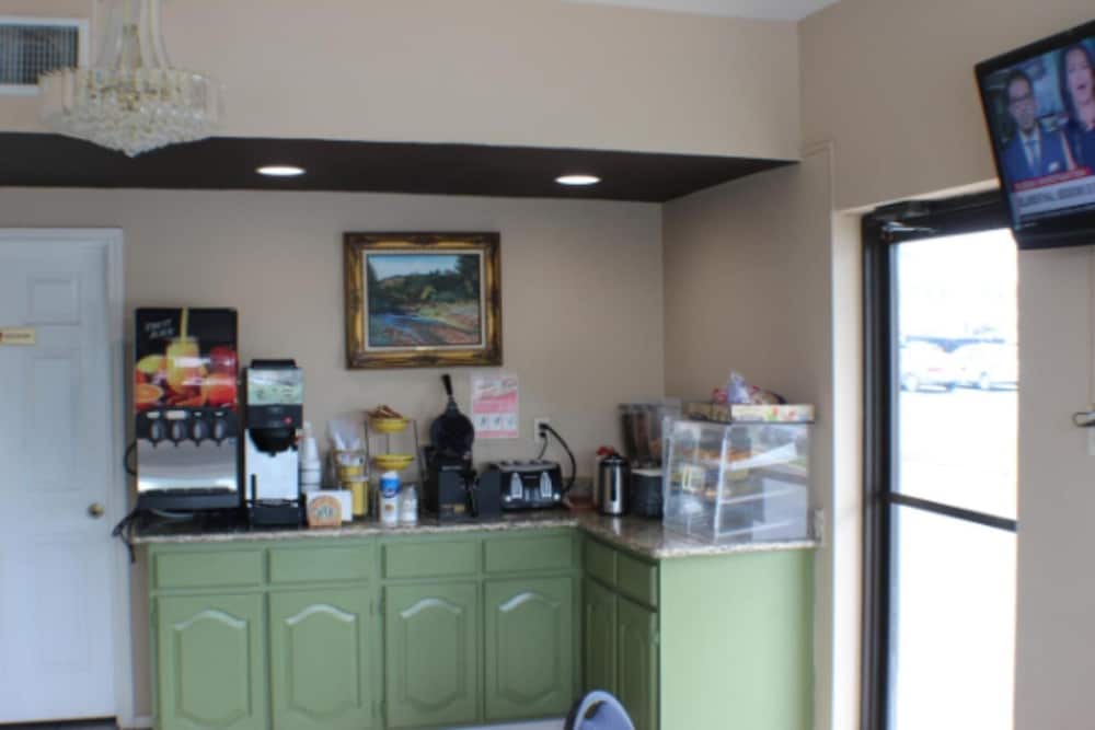 LoneStar Inn - photo 20