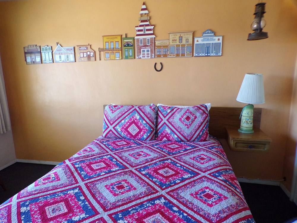 Cypress Tree Motel - photo 13