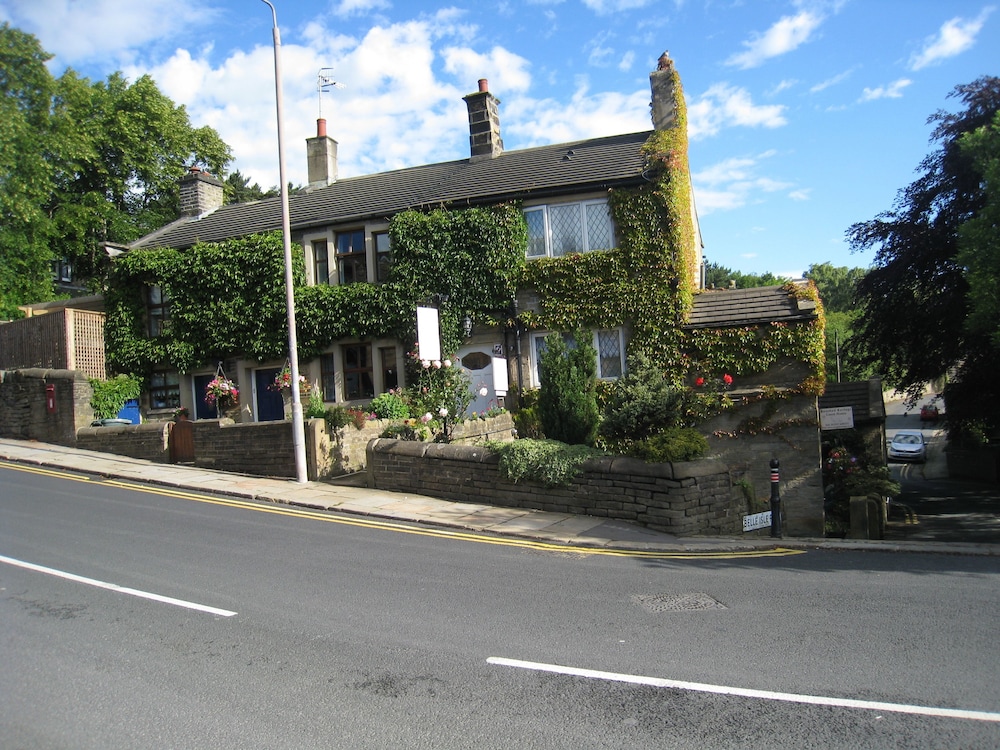 Rosebud Cottage Guest House — 4-Star Luxury Hotel in Haworth, United Kingdom