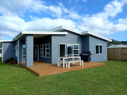 Seascape Cooks Beach Holiday Home — 4-Star Luxury Hotel in Whitianga, New Zealand