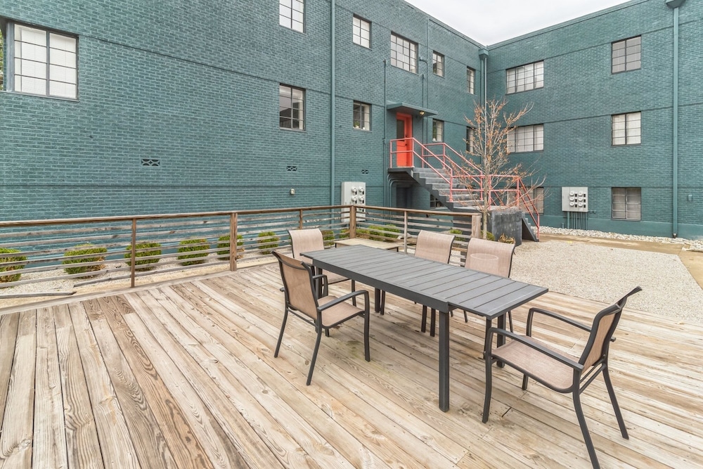Vintage Elegance Condo Steps Away From Casino Hot Springs - photo 28