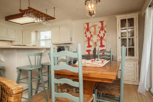 Sunkissed 2 by Oak Island Accommodations - photo 18
