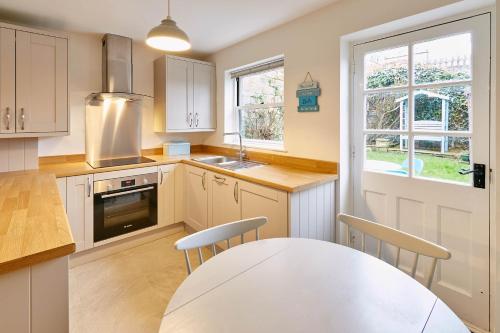 Host Stay Richemont Cottage