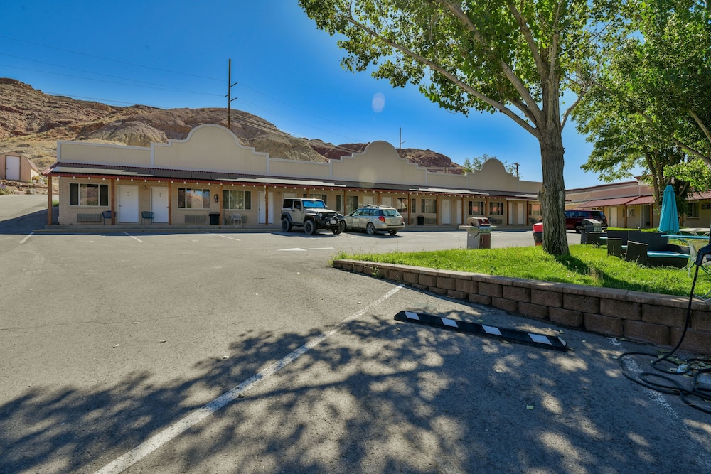 Adventure Inn & Motel - photo 40