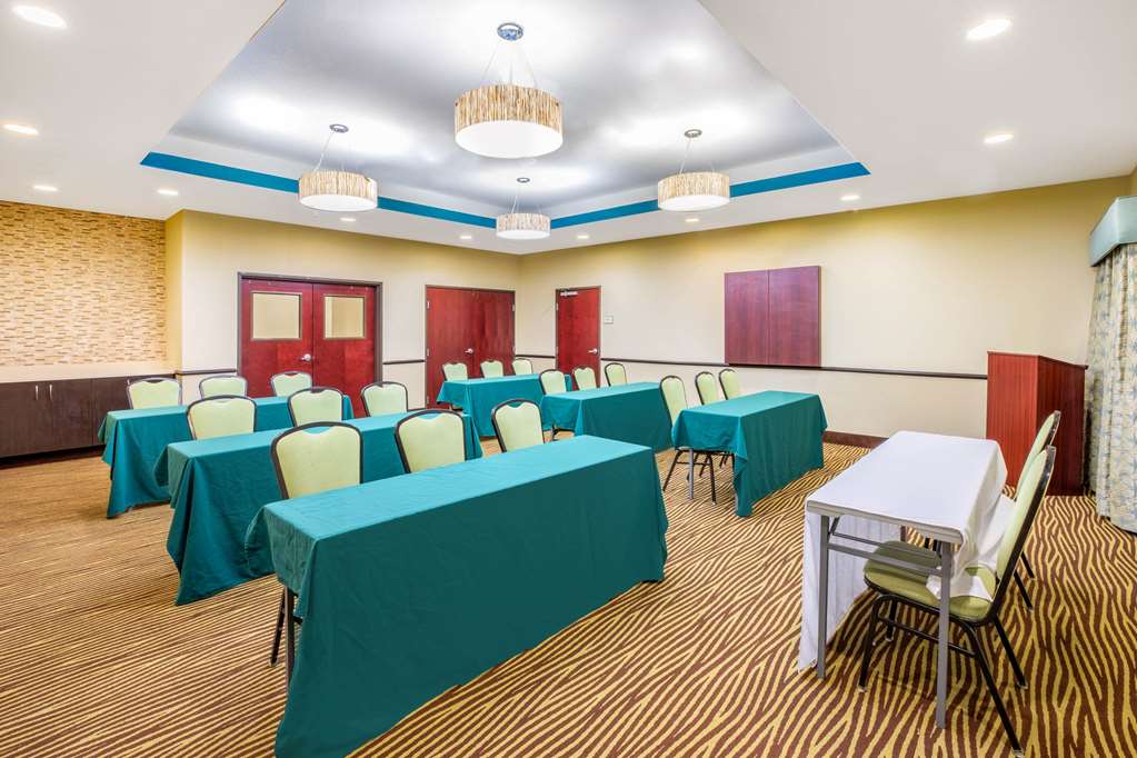 La Quinta Inn Suites Floresville - photo 41