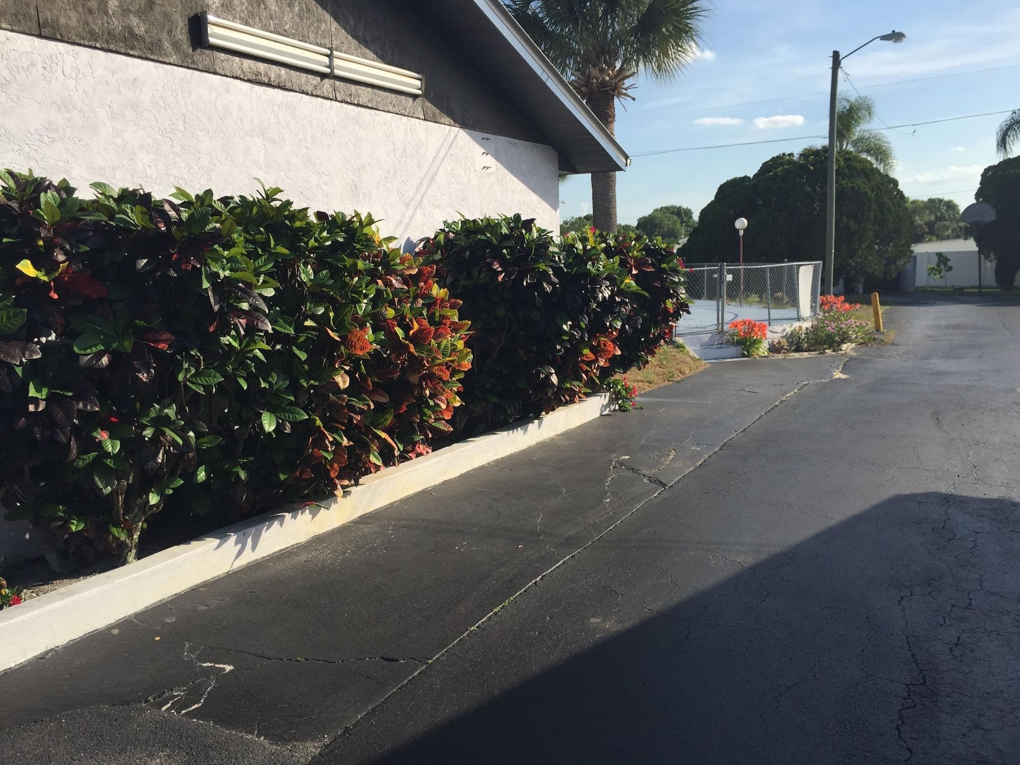 Sebring Inn - photo 22