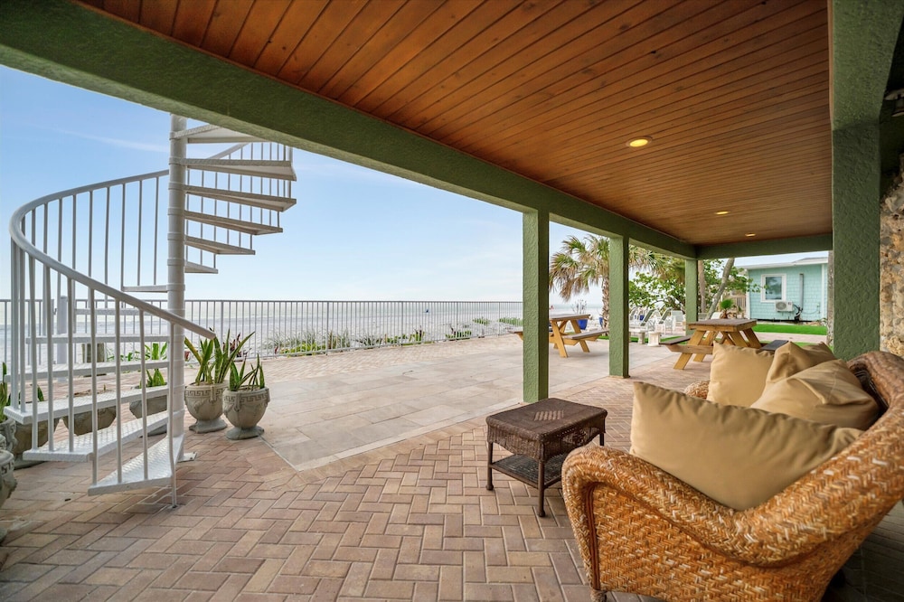 Stones Throw Beachfront Luxury Suites - photo 89