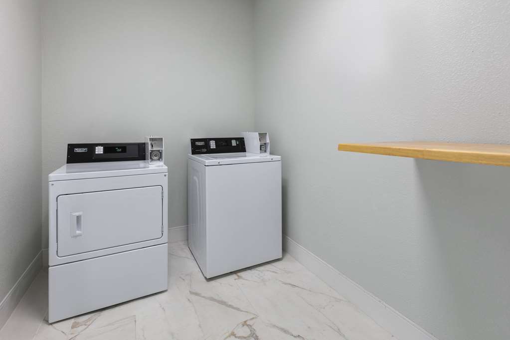 La Quinta Inn & Suites by Wyndham Ft. Worth Burleson - photo 24