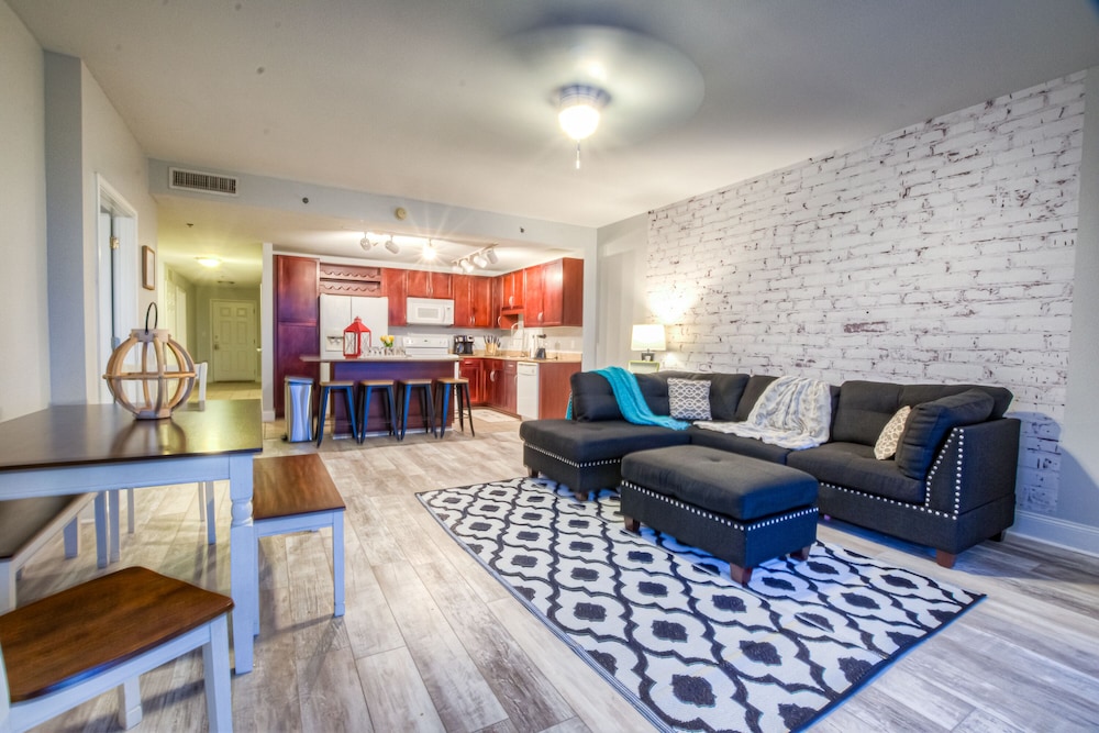 Laketown Wharf Resort by Aneliya's Rentals - photo 400