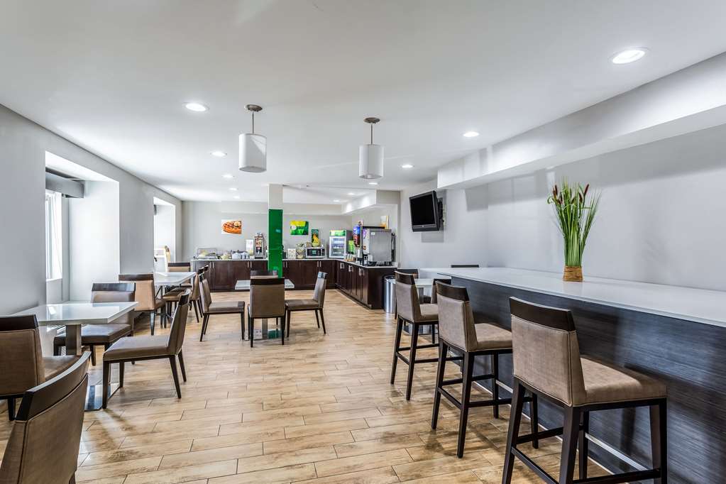 Quality Inn & Suites El Paso I 10 - photo 35