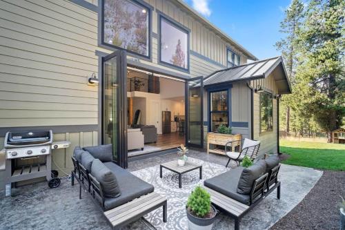 Towering Windows Hot tub Waterpark in Sunriver, United States