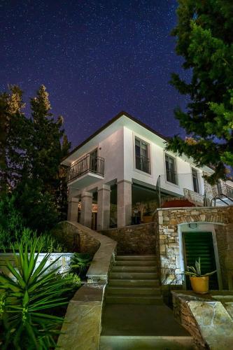 Beautiful Hvar Villa 4 Bedrooms Villa Stone Pine Private Infinity Pool — 4-Star Luxury Hotel in Hvar, Croatia
