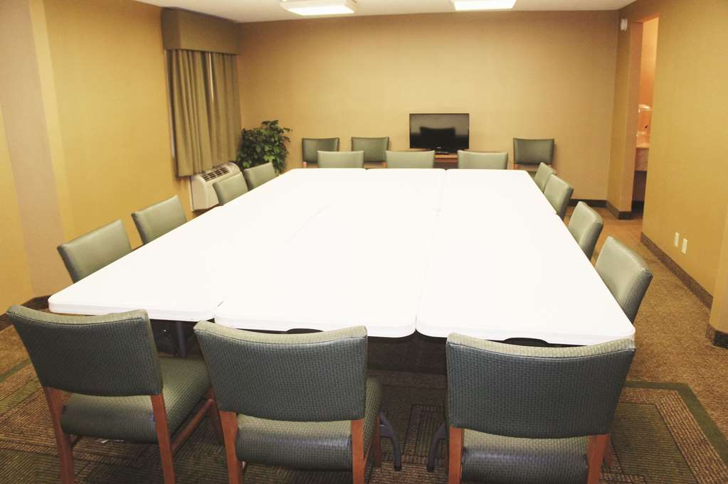 La Quinta Inn & Suites by Wyndham Des Moines West Clive - photo 76