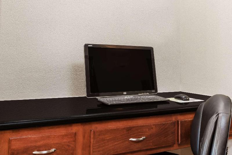 Days Inn & Suites by Wyndham Marquez - photo 13