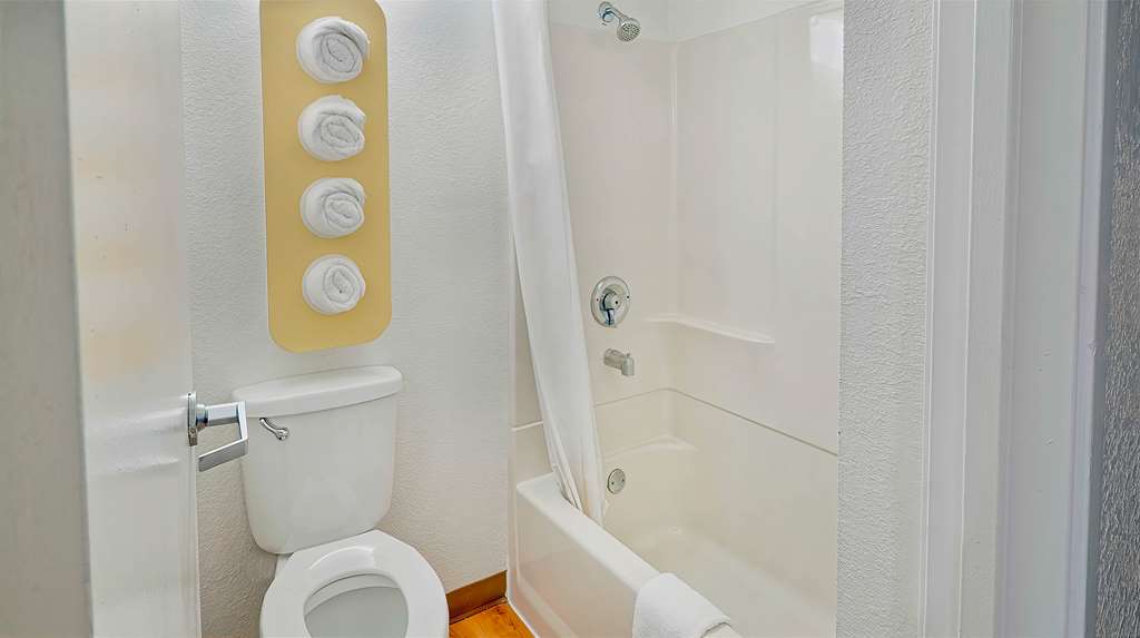 Motel 6 Los Angeles CA Los Angeles LAX - photo 16