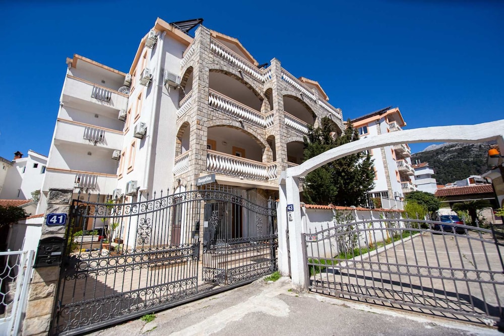 Hotel Iper - carbon neutral hotel in Budva