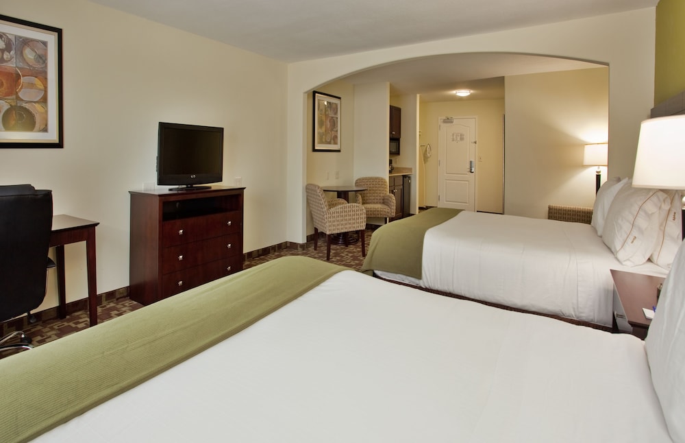 Holiday Inn Express Hotel & Stes Kansas City Sports Complex by IHG - photo 14
