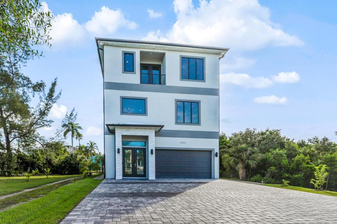 Modern Hickory Hideaway in Bonita Springs, United States