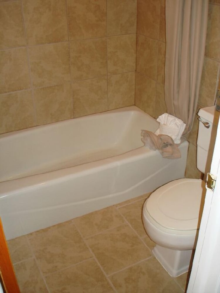 Tops Motel - photo 13