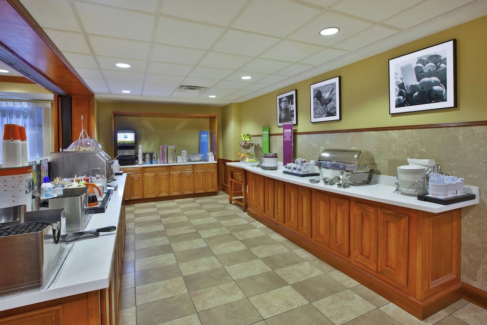 Hampton Inn Commerce Novi - photo 39