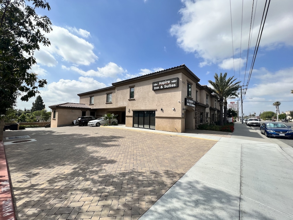 Aspire Inn & Suites Orange - photo 19