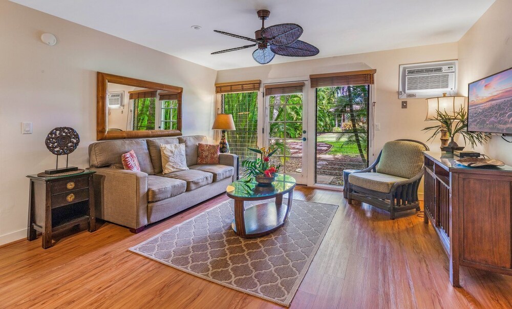 Poolside Aina Nalu Condo D101 2 Br Condo — 4-Star Luxury Hotel in Lahaina, United States