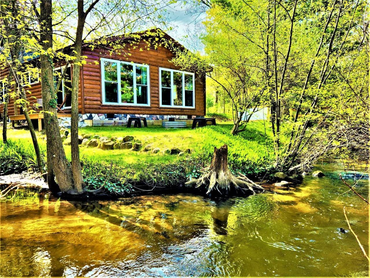 Creekside Hot Tub Walk to Beach Uniquely Northern in Traverse City, United States