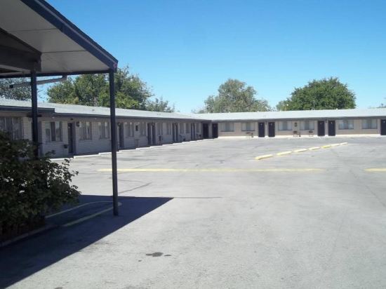 Royal Host Motel - photo 2