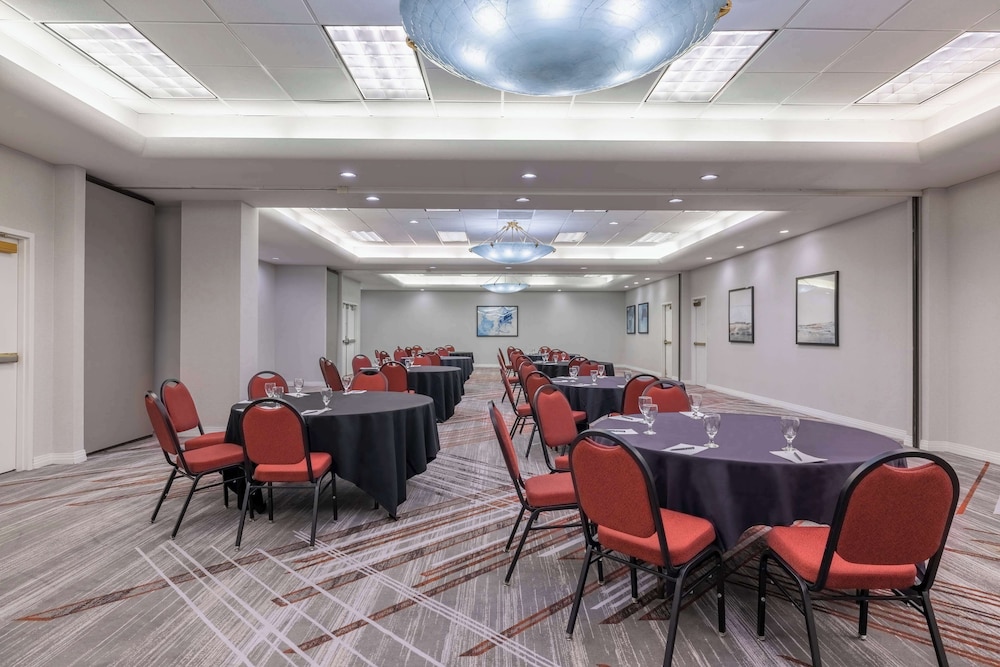 Embassy Suites by Hilton Convention Center Las Vegas - photo 60