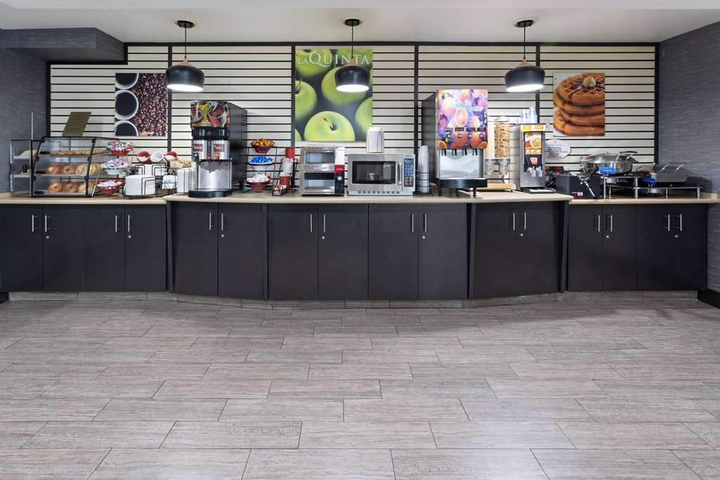 La Quinta Inn by Wyndham Buffalo Airport - photo 33