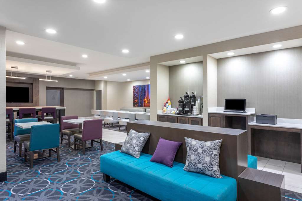 La Quinta Inn & Suites by Wyndham Hopkinsville - photo 7