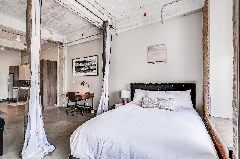 Luxury Downtown Dallas Stay by Amyfinehouse - photo 182