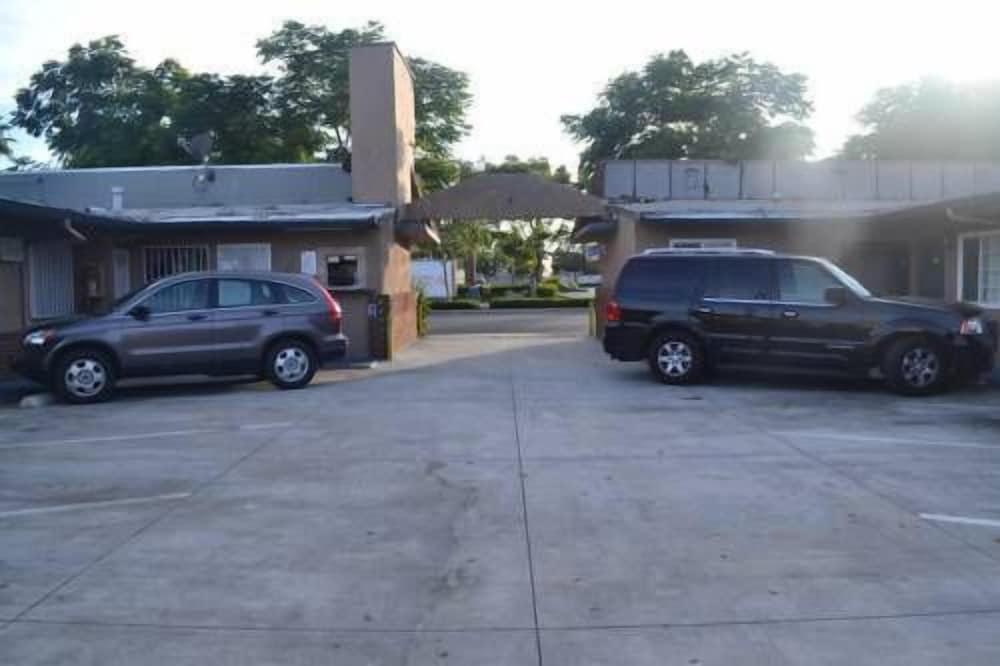 Searle Motel - photo 15