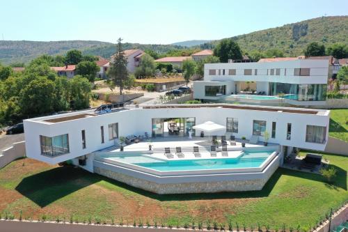 Villa Red & Blue heated pool sauna tennis — 4-Star Luxury Hotel in Zmijavci, Croatia