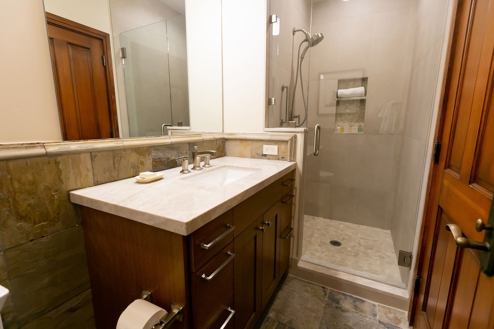 One Bedroom Townhouse with Hot Tub 1 Apartment Hotel by RedAwning - photo 10