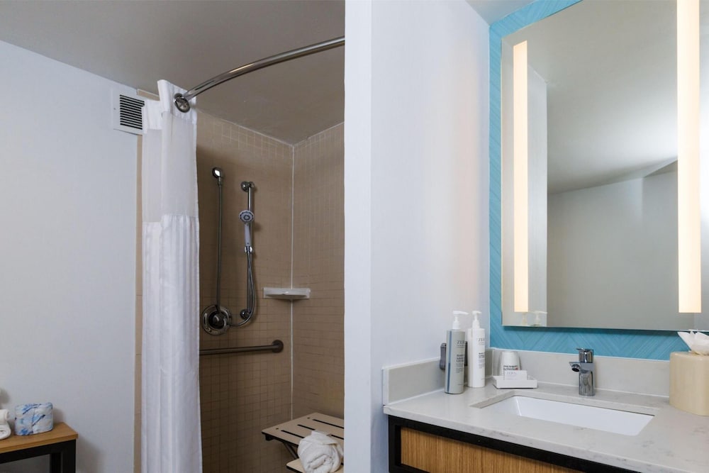Hilton Garden Inn New York Staten Island - photo 34